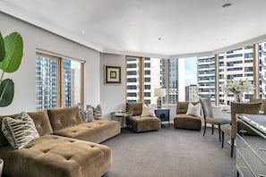 Stunning Sydney views from the 15th floor