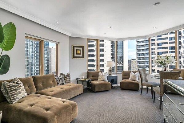 Stunning Sydney views from the 15th floor