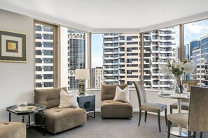 Stunning Sydney views from the 15th floor
