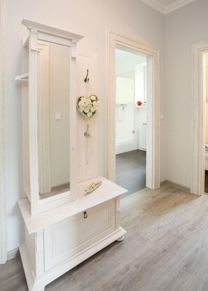 Fewo Piana: Eingangsbereich im modernen Landhausstil