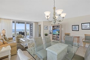 Dining Room/ Dining Room View