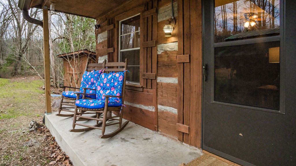 Lindsey Mill Cabin on stream and pond - Smokies Time