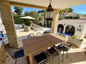 Shaded Outdoor Dining area 