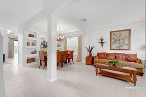 The sitting room & dining area