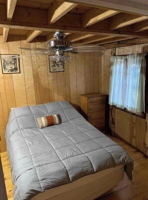 Main cabin bedroom 