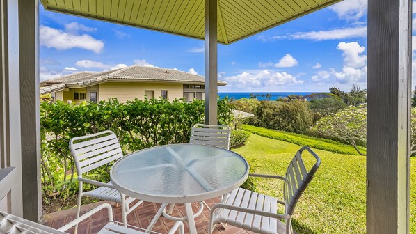Kapalua Ridge Villas #611 - Ocean View Covered Dining Lanai - Parrish Maui