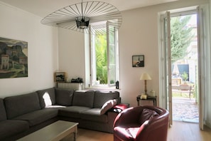 coin salon donnant sur le jardin