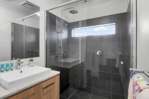 Master Ensuite