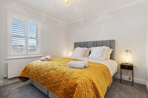 Cottage Mews Seaside Cottage, Sea Views