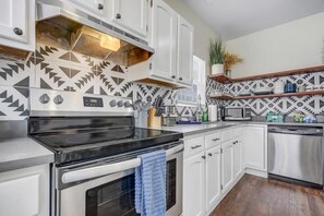 We have a fully equipped kitchen. Along with many other products and appliances, we also offer a refrigerator, microwave, stove, coffee machine, and more!