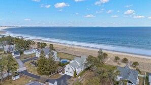 With clear and unobstructed views from the patio you will enjoy miles of ocean