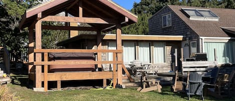 Hot Tub & Covered Roof (temporary rails shown) 