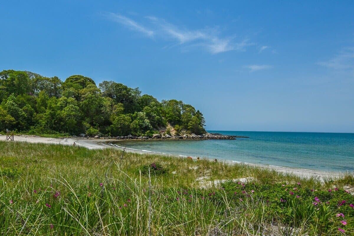 Pond Front, 3 Min Drive to Old Silver Beach!