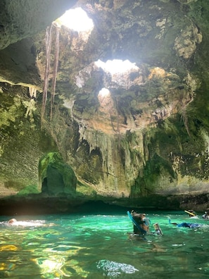 Inside Thunderball Grotto 