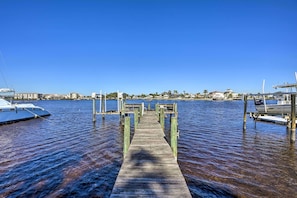 Shared Boat Dock | 0.1 Mi to Boat Ramp