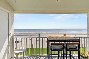 Colony Beach Club 250 balcony