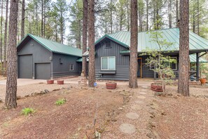 Exterior | Garage (2 Vehicles) | Driveway (3 Vehicles)