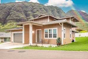 Stunning home with mountain views and a rainbow-lit tropical sky!