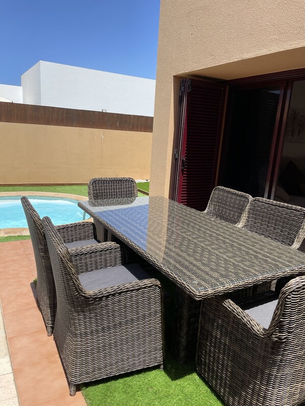 Outdoor dining