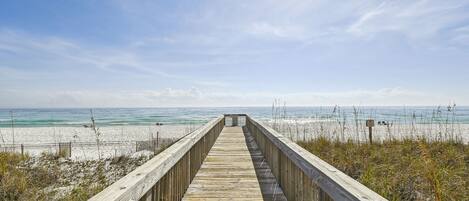 Welcome to Isla Breeze in the heart of Destin at Jetty East!