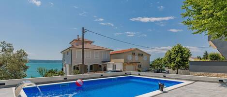 Cloud, Sky, Plant, Water, Building, Swimming Pool, Tree, Shade, Rectangle, Architecture