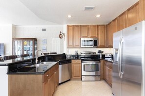 [amenities:kitchen:2] Kitchen