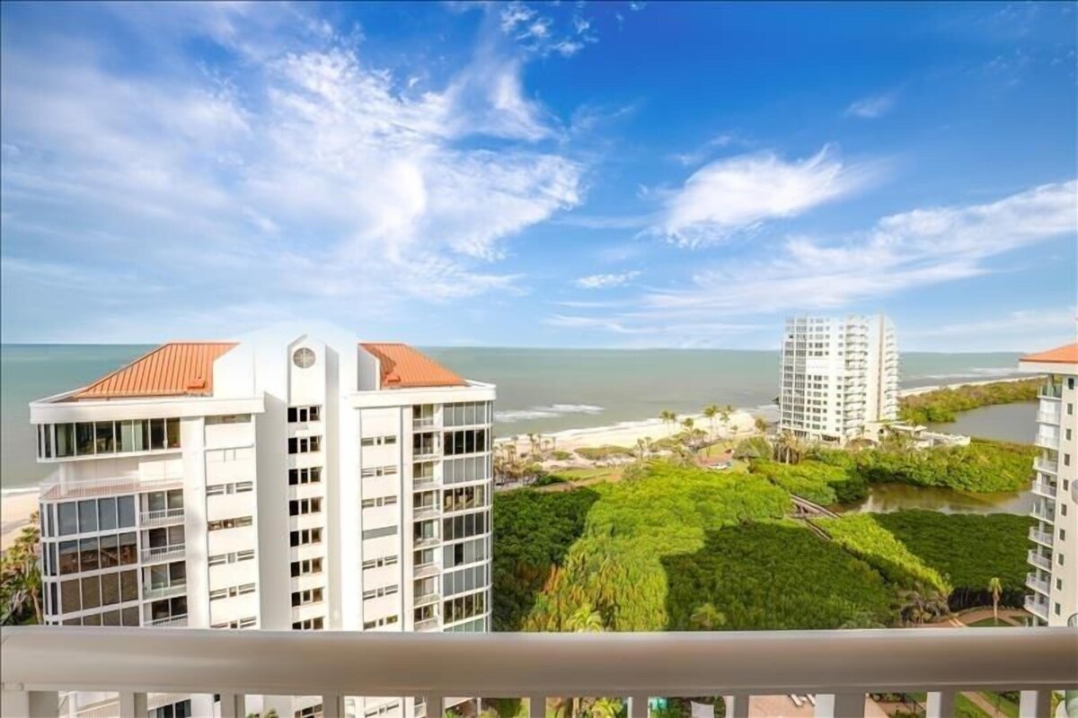 Live the Florida life in this 3 bedroom beachfront condo – CL1201