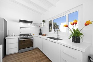 A clean and sleek kitchen for your basic cooking needs.