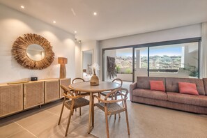 Beautiful spacious living room with dining room