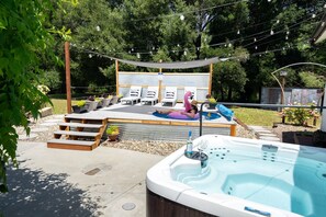 Bain à remous extérieur