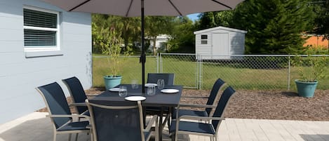 Outdoor dining