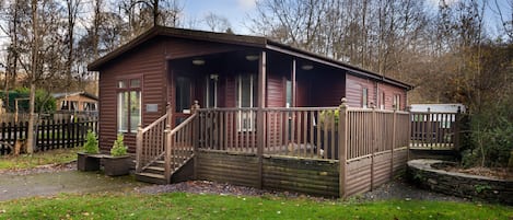 12 Grasmere Lodge with a hot tub, White Cross Bay, Lake District | Herdwick Cottages