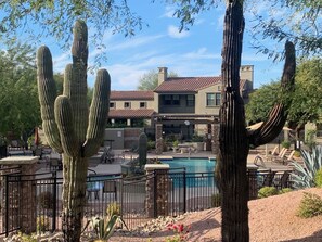 Pool, BBQ & Hot Tub