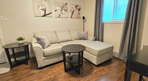 Living Room with coffee table, side table and sofa bed