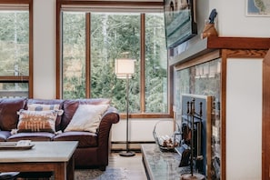 Indoors, Furniture, Living Room, Home Decor, Lamp