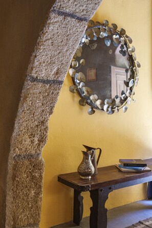 Indoor Arc
Decorating Details