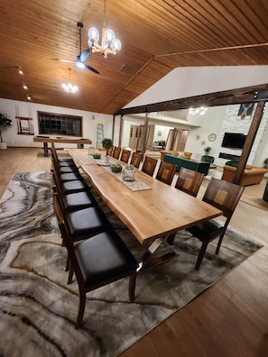 Dining room with seating for 16 and 8' pool table 