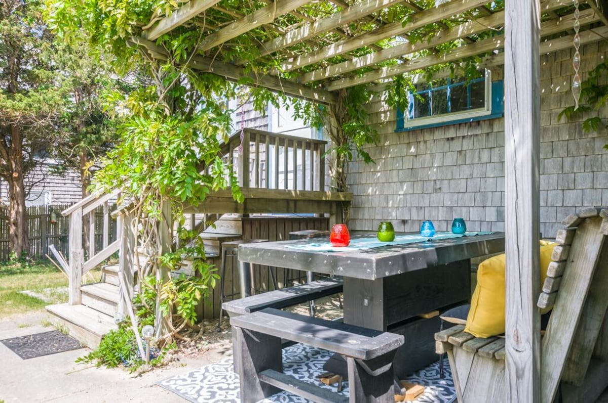 Charming Beach Cottage Located on Dead End Road with Deeded Access to East Sandwich Beach