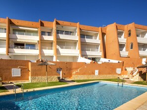 Wasser, Gebäude, Himmel, Eigentum, Schwimmbad, Fenster, Azurblau, Pflanze, Interior Design, Eigentumswohnung