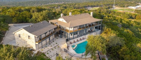 Welcome to Hillside Retreat at Crest View! The home features a pool, hot tub, wrap-around deck with majestic sweeping views of Wimberley valley to create the perfect immersive Texas Hill Country experience