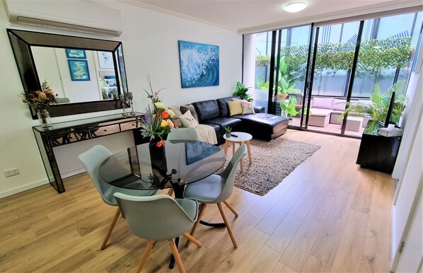 Light filled large area for lounge/dining/kitchen & opens to large courtyard