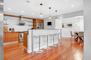 Fully equipped kitchen with a kitchen island and cozy dining area