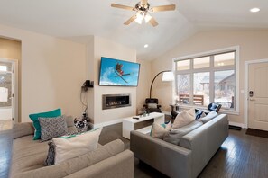 Main Living Space - TV and Gas Fireplace