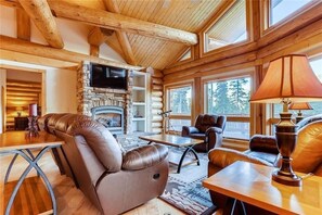 Great room-huge windows and views of Mt Quandary!