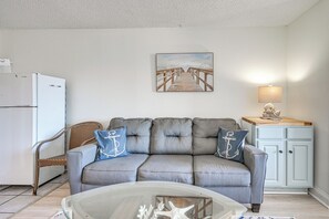 Studio | Central A/C | Free WiFi