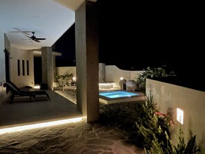 Private front yard with jacuzzi, and fireplace