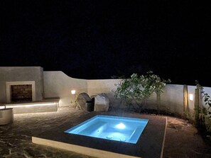 Private front yard with jacuzzi, and fireplace