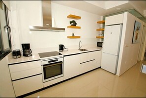 Fully fitted kitchen