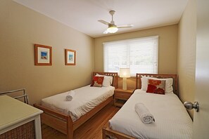 3rd Bedroom (Upstairs) (1280x853)_L-dca0c367-18b4-4da6-a593-f752ab3e7e75.jpg