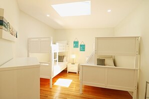 4th Bedroom - Upstairs (1280x853)_L-ae7501a9-5c46-4fc7-9ddd-747d7a3be8e2.jpg